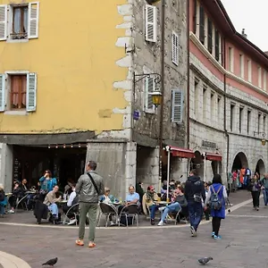 Le Coeur De : Splendide T2 Plein Centre Annecy